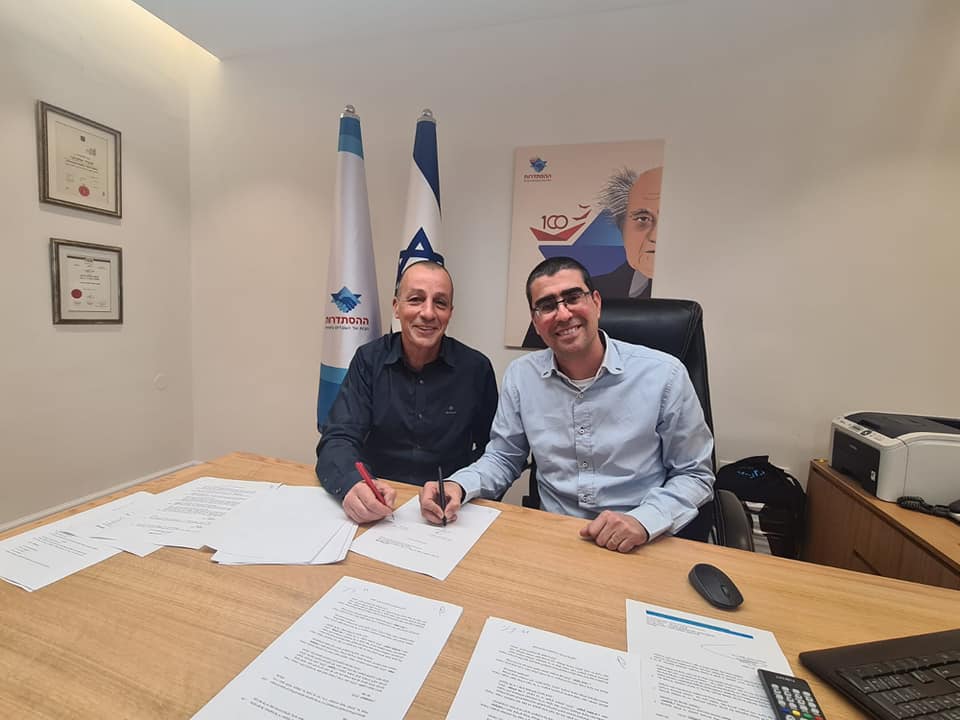 מימין: הממונה על השכר - קובי בר נתן משמאלו: יור הסתדרות עובדי המדינה - אופיר אלקלעי מימין: הממונה על השכר - קובי בר נתן משמאלו: יור הסתדרות עובדי המדינה - אופיר אלקלעי