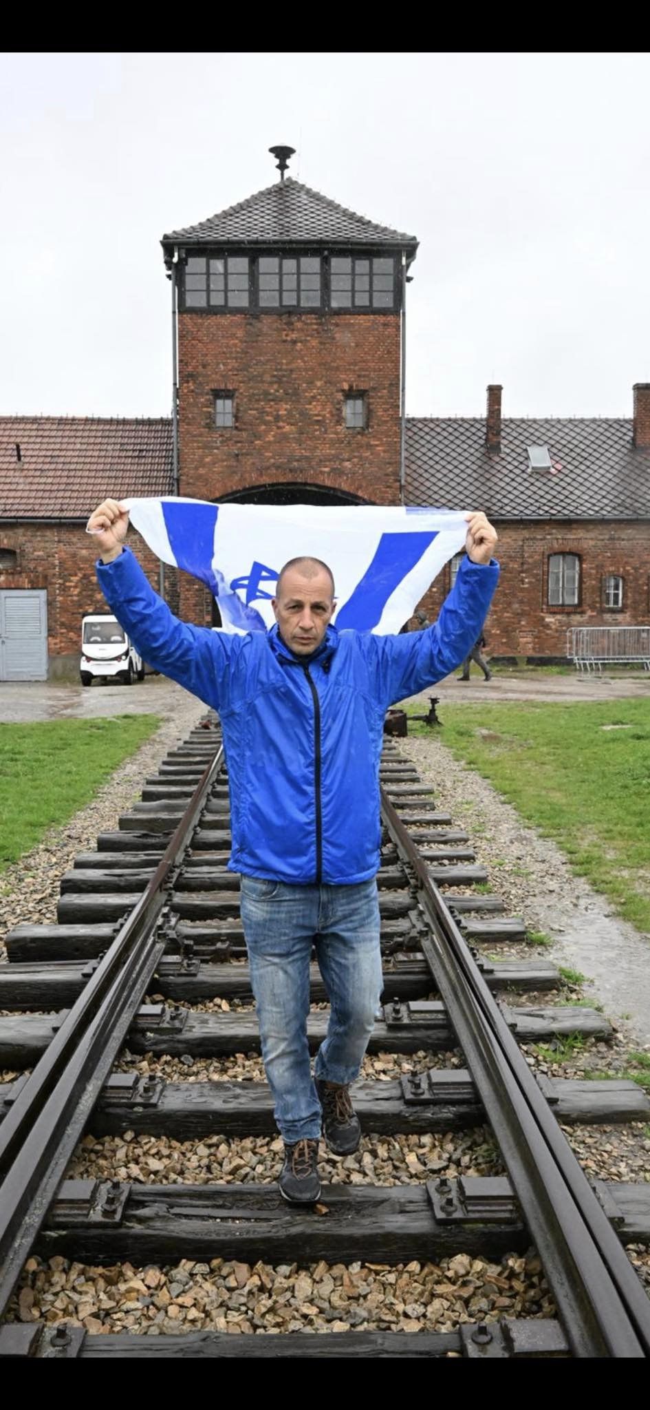 אופיר אלקלעי יור הסתדרות עובדי המדינה על פסי הרכבת המובילים לאושוויץ אופיר אלקלעי יור הסתדרות עובדי המדינה על פסי הרכבת המובילים לאושוויץ