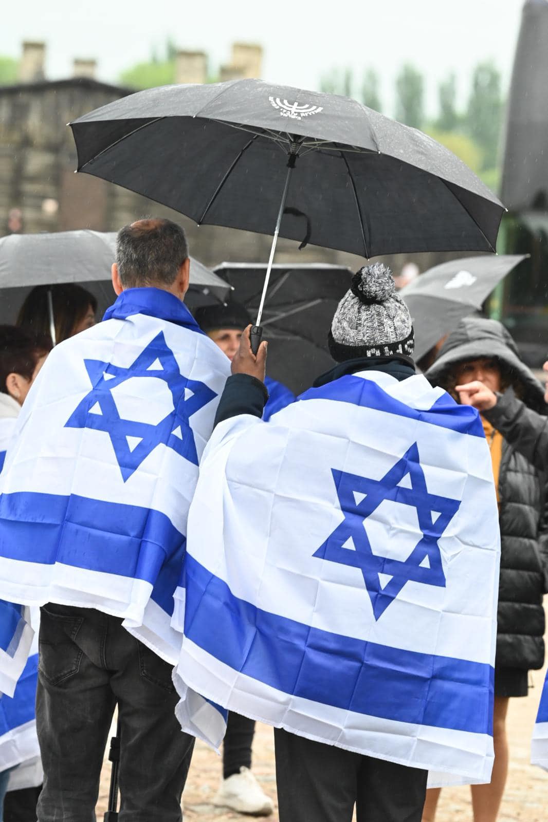 עטופים בדגל ישראל